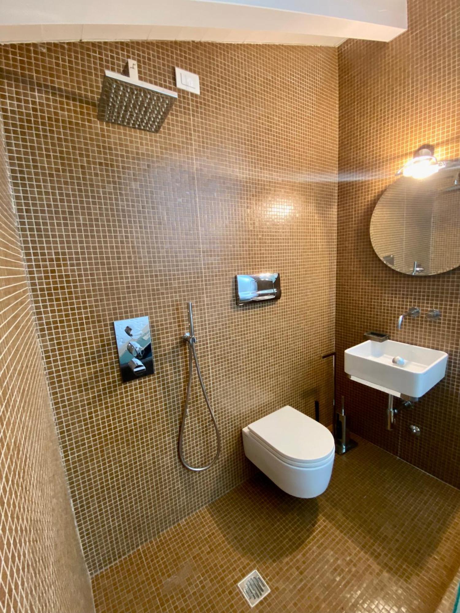 Luxury Industrial Apt Vicino Al Centro Con Garage Brescia Extérieur photo